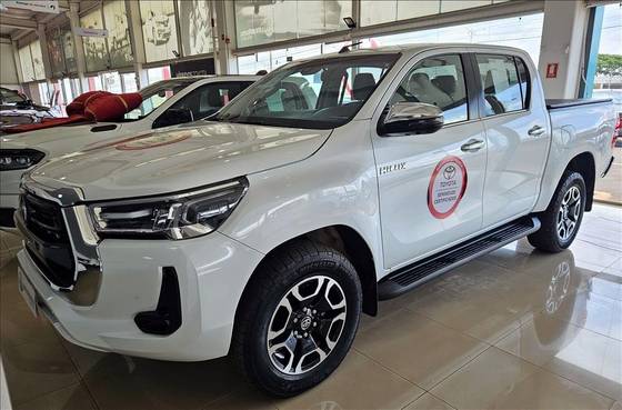 TOYOTA HILUX 2.8 D-4D TURBO DIESEL CD SRX 4X4 AUTOMÁTICO